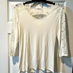 Papaya - cream beige Fitted top with lace on sleeve and chest, keyhole back.